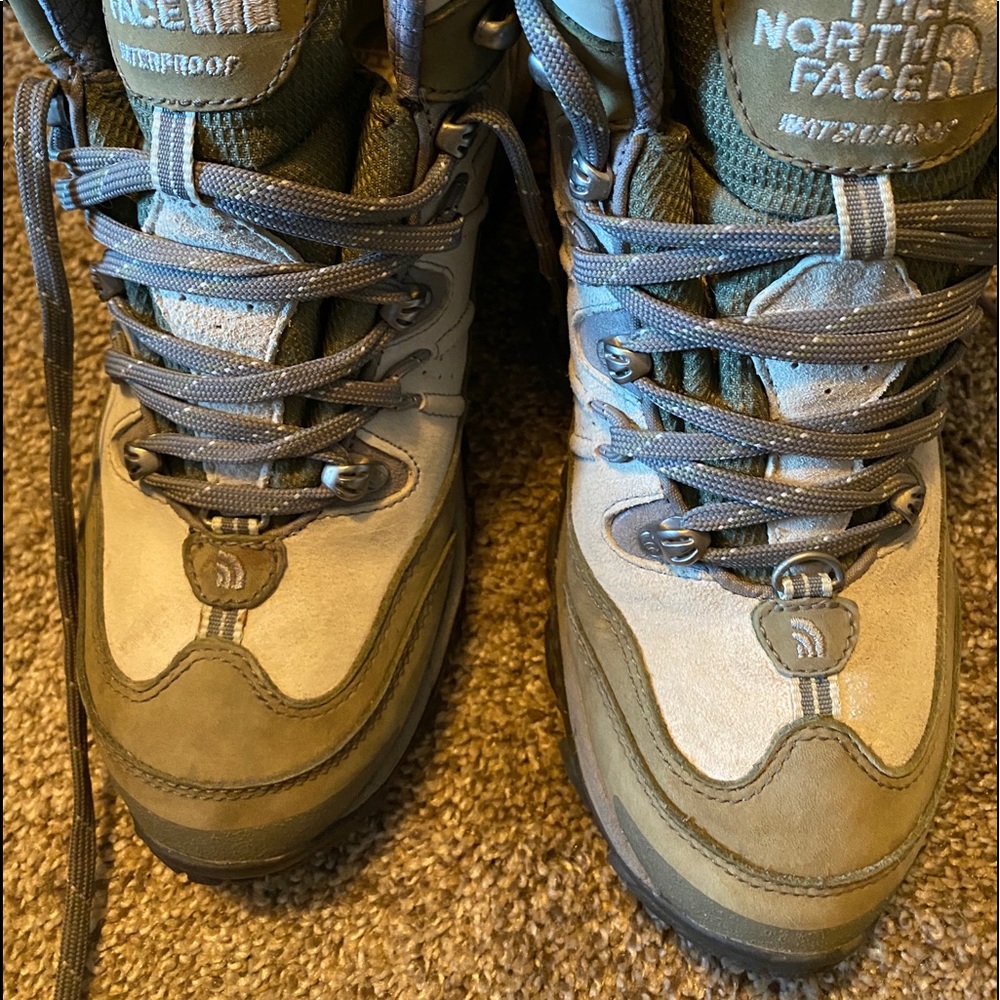 Women’s North Face hiking boots size 9
